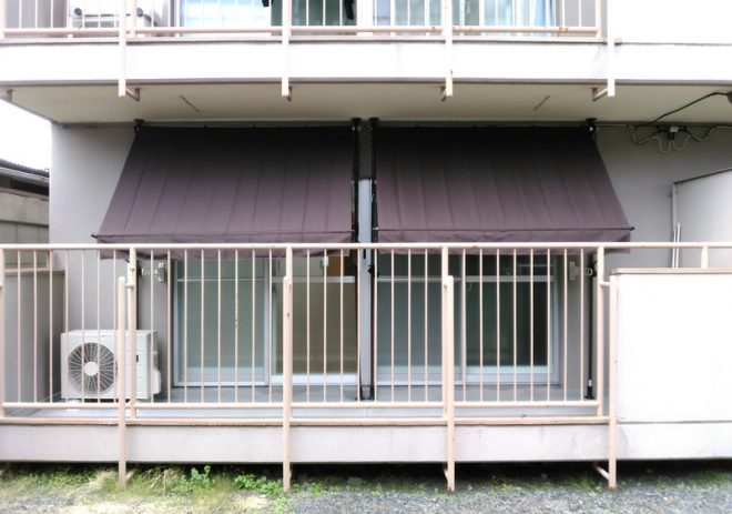 安心してください。オーニングで目隠しできます^^